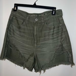 American Eagle high waisted olive green shorts size 6 never been worn.